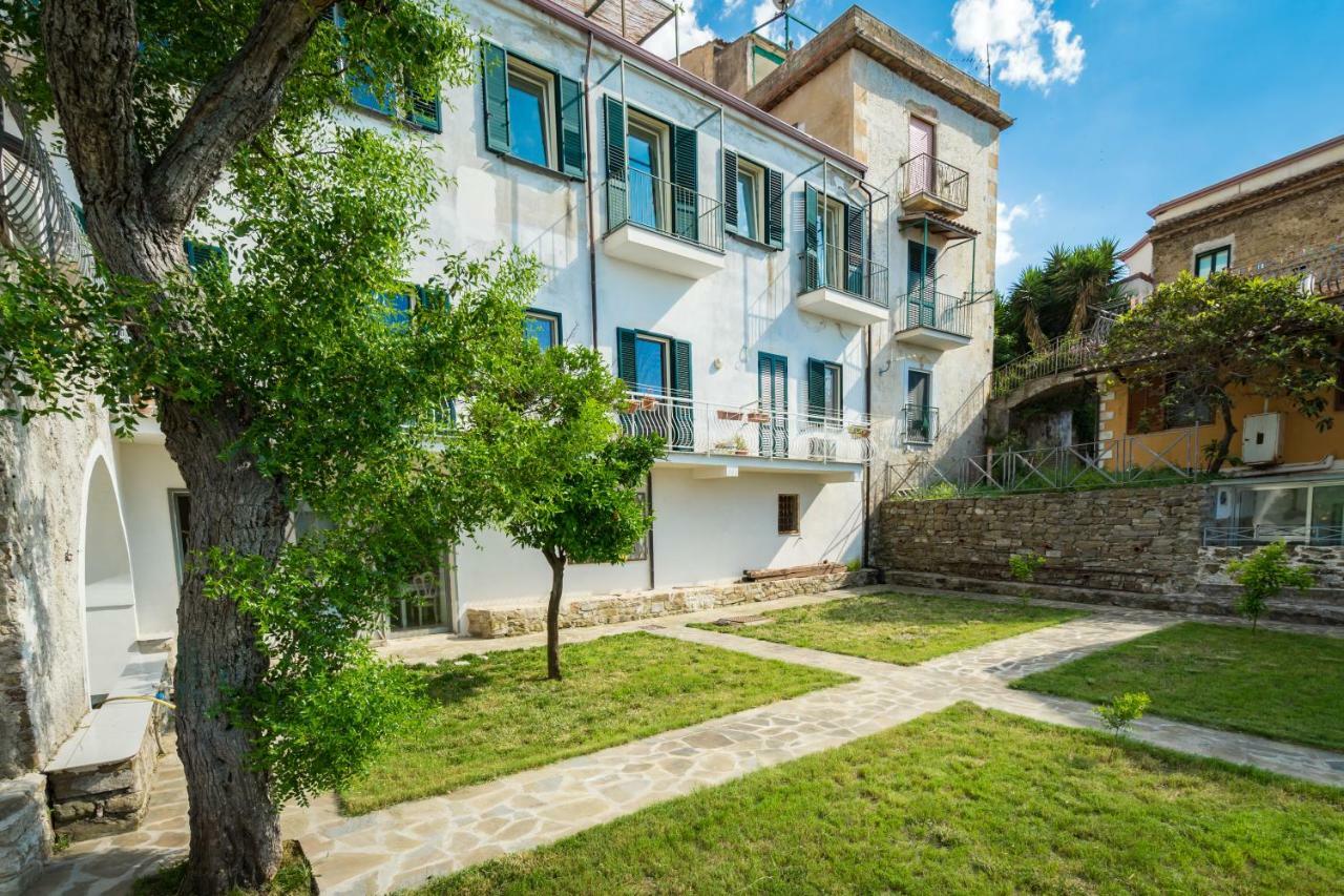 Domus Indomita Bed & Breakfast Agropoli Bagian luar foto
